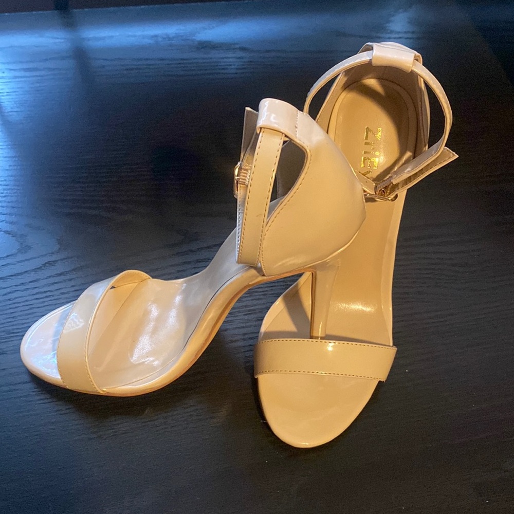 Z•RIEY Nude size 5 shoes
